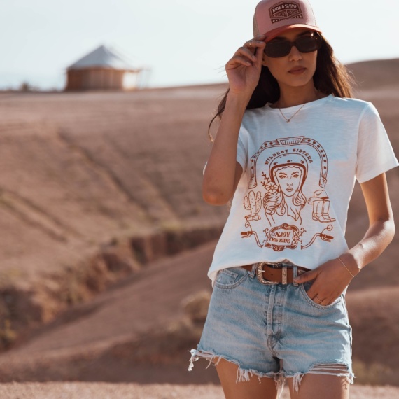 T-shirt femme motarde Wild West écru par Wildust Sisters