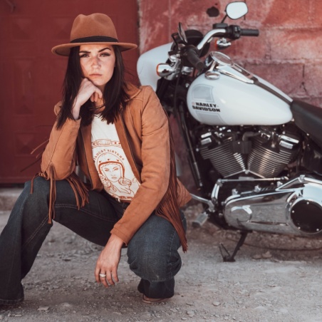 T-shirt femme motarde Wild West écru par Wildust Sisters
